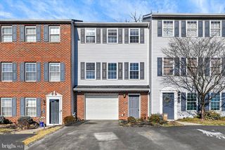 2256 N POINT DR, York, PA 17406