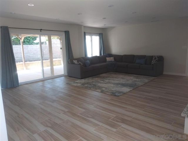 8888 N La Jolla Scenic Drive N, La Jolla, CA 92037