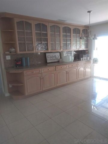 8888 N La Jolla Scenic Drive N, La Jolla, CA 92037