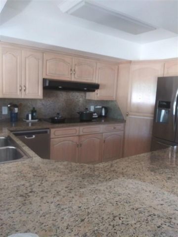8888 N La Jolla Scenic Drive N, La Jolla, CA 92037