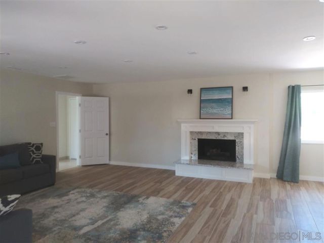 8888 N La Jolla Scenic Drive N, La Jolla, CA 92037