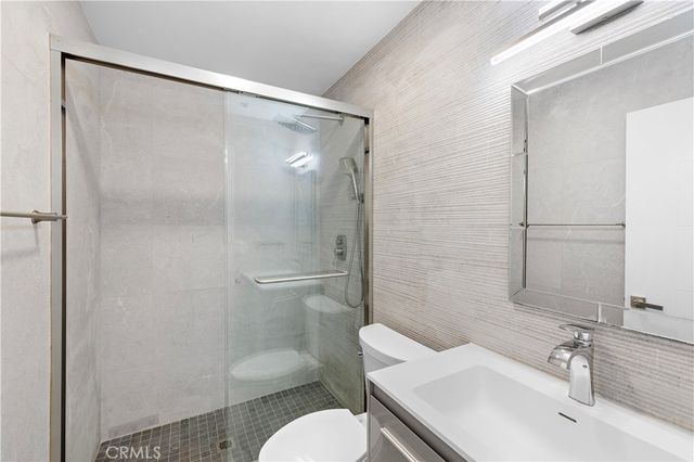 822 E Borchard Avenue, Santa Ana, CA 92707