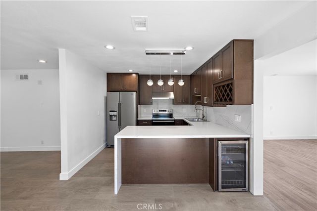 822 E Borchard Avenue, Santa Ana, CA 92707