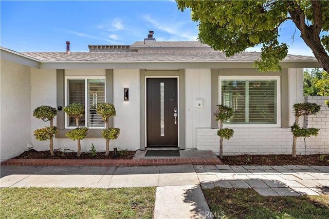 822 E Borchard Avenue, Santa Ana, CA 92707