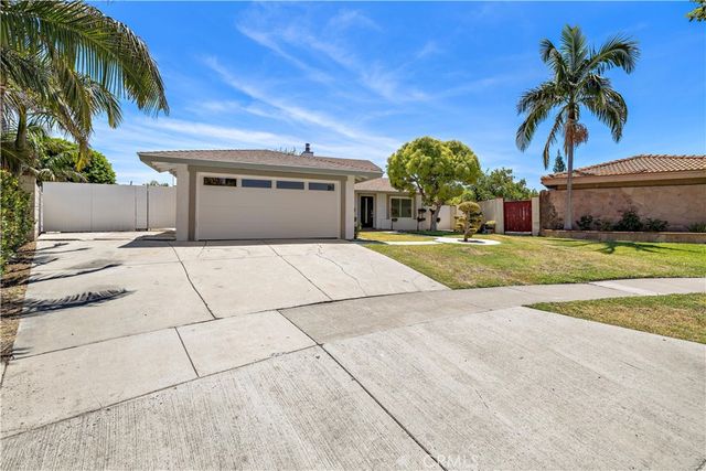 822 E Borchard Avenue, Santa Ana, CA 92707