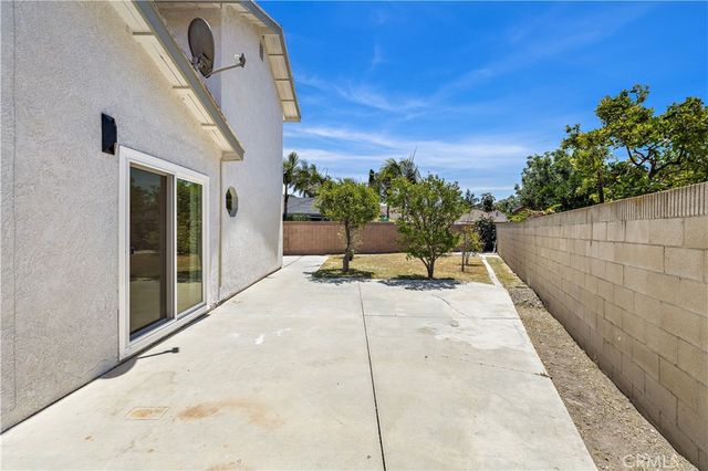 822 E Borchard Avenue, Santa Ana, CA 92707