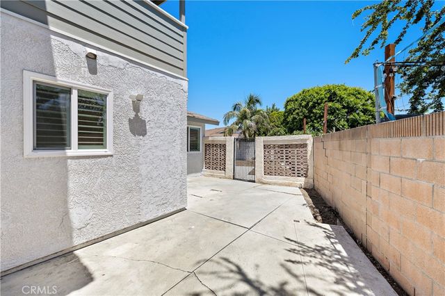 822 E Borchard Avenue, Santa Ana, CA 92707