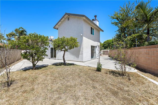 822 E Borchard Avenue, Santa Ana, CA 92707