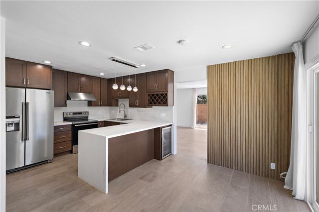 822 E Borchard Avenue, Santa Ana, CA 92707