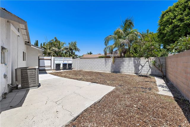 822 E Borchard Avenue, Santa Ana, CA 92707