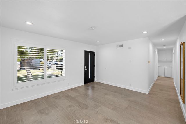 822 E Borchard Avenue, Santa Ana, CA 92707