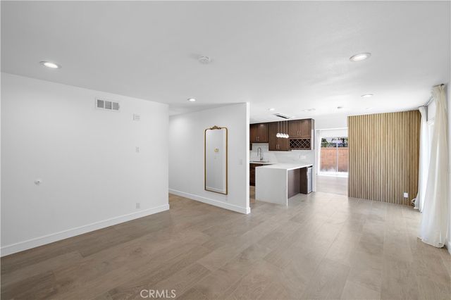 822 E Borchard Avenue, Santa Ana, CA 92707