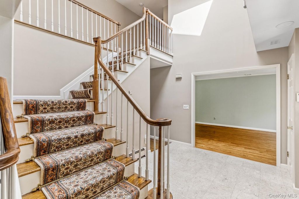 55 North Drive, Manhasset, NY 11030 — photo 3