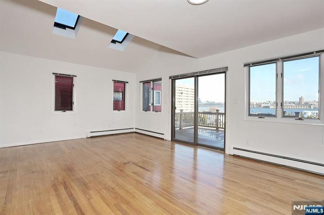 5 Beverly Place, Edgewater, NJ 07020