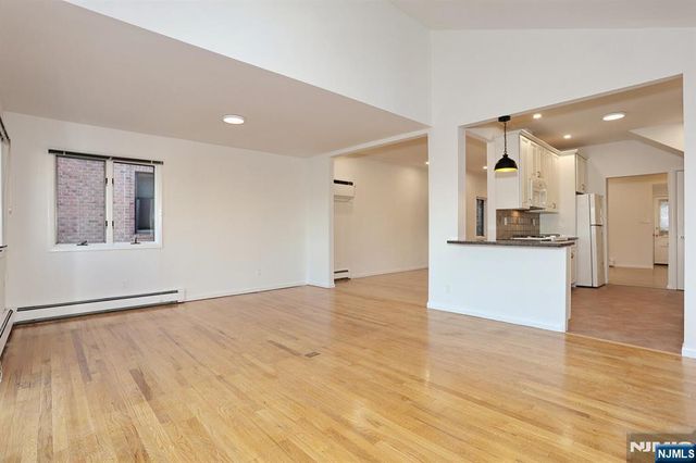 5 Beverly Place, Edgewater, NJ 07020