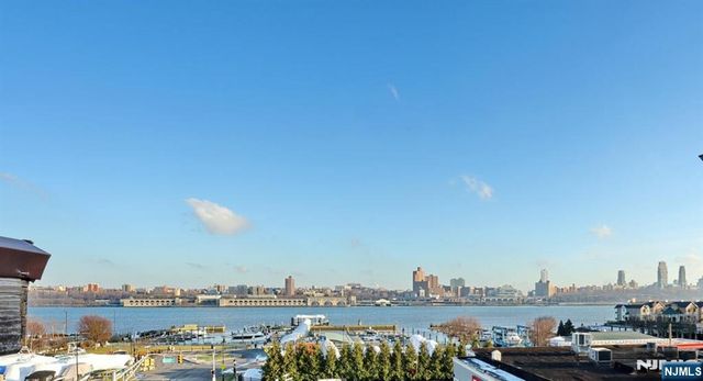 5 Beverly Place, Edgewater, NJ 07020