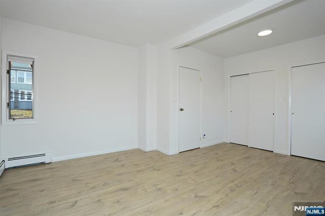 5 Beverly Place, Edgewater, NJ 07020