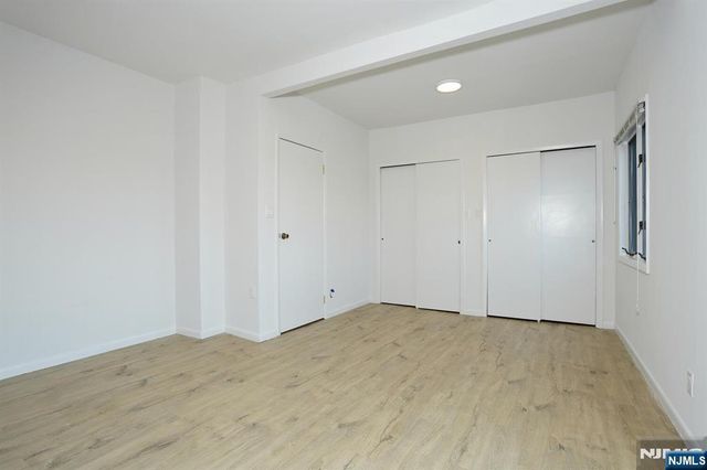 5 Beverly Place, Edgewater, NJ 07020