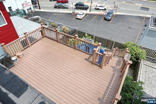 5 Beverly Place, Edgewater, NJ 07020