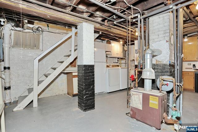 5 Beverly Place, Edgewater, NJ 07020