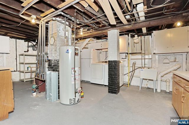 5 Beverly Place, Edgewater, NJ 07020