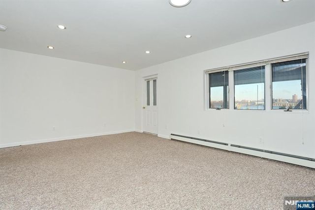 5 Beverly Place, Edgewater, NJ 07020