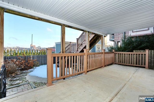 5 Beverly Place, Edgewater, NJ 07020