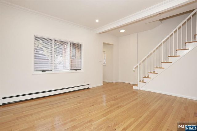 5 Beverly Place, Edgewater, NJ 07020