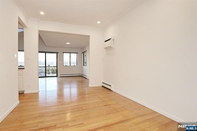 5 Beverly Place, Edgewater, NJ 07020