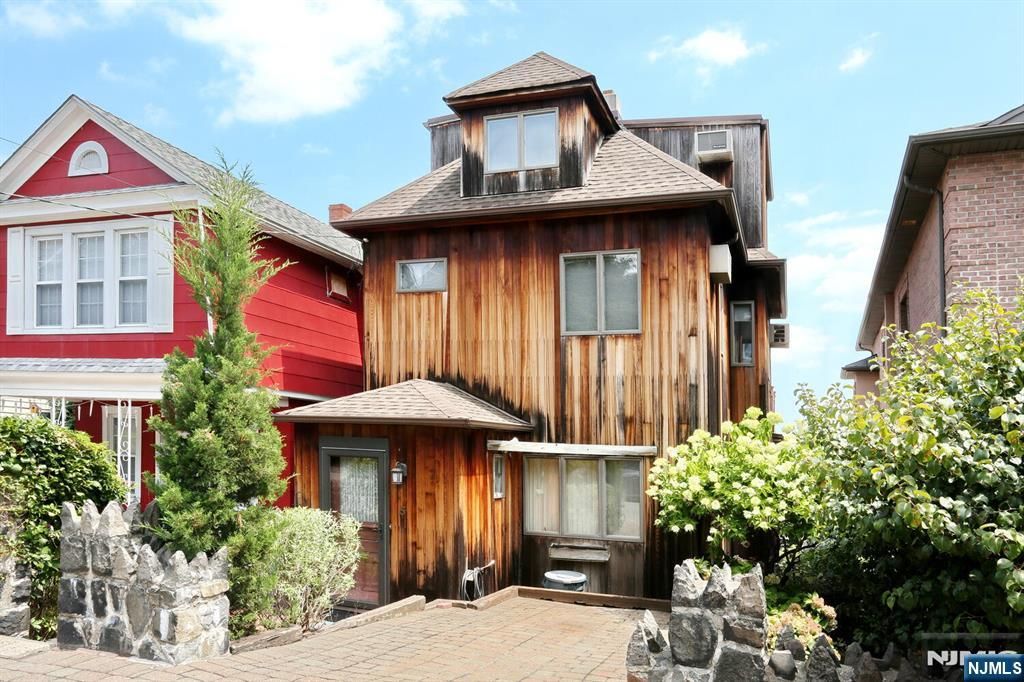 5 Beverly Place, Edgewater, NJ 07020