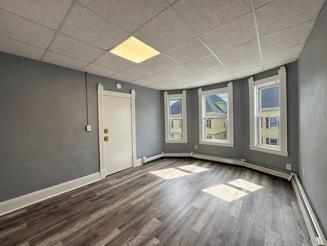 133 University Ave 5, Lowell, MA 01854