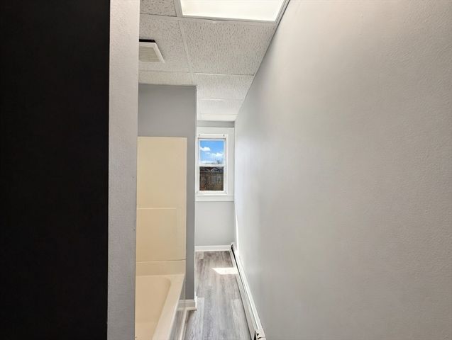 133 University Ave 5, Lowell, MA 01854