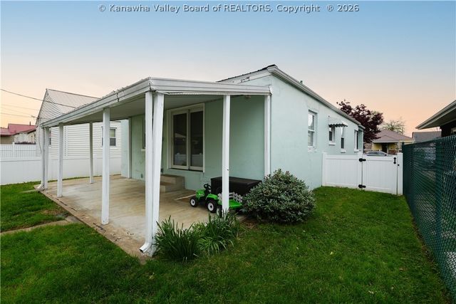 307 25th Street, Dunbar, WV 25064
