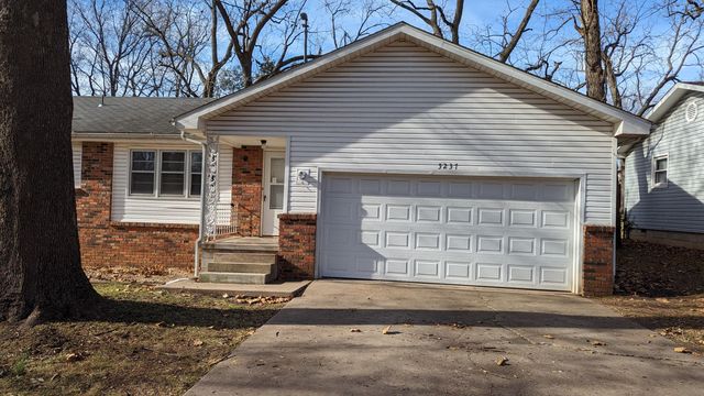 3237 S Ferguson Avenue, Springfield, MO 65807