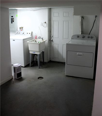 1089 Main Street, Coraopolis, PA 15108