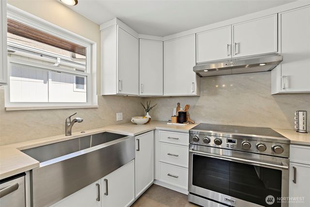 5925 48th Avenue S, Seattle, WA 98118