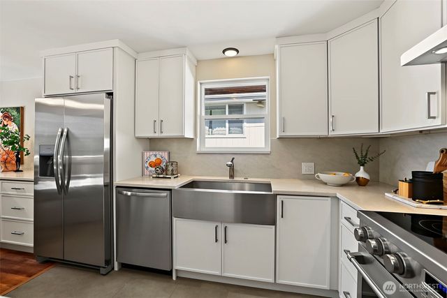 5925 48th Avenue S, Seattle, WA 98118