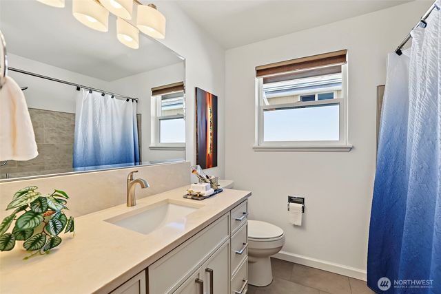 5925 48th Avenue S, Seattle, WA 98118