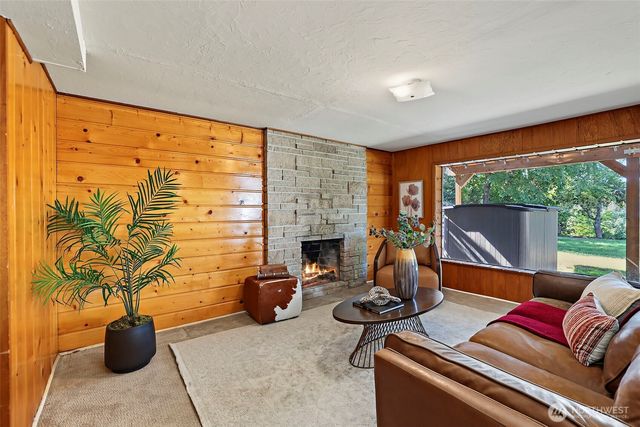 5925 48th Avenue S, Seattle, WA 98118
