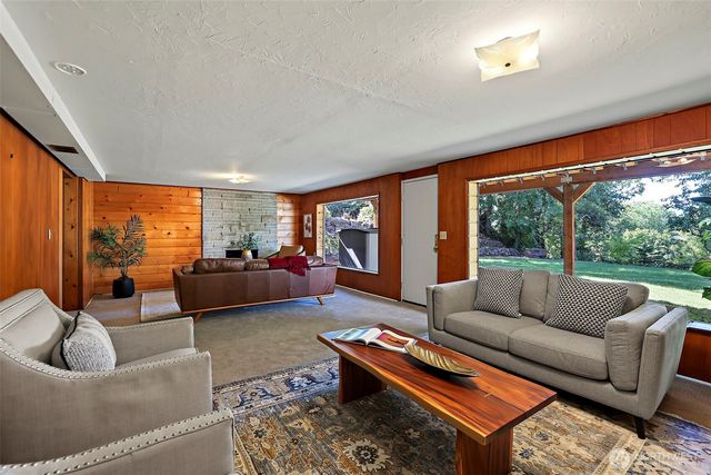 5925 48th Avenue S, Seattle, WA 98118