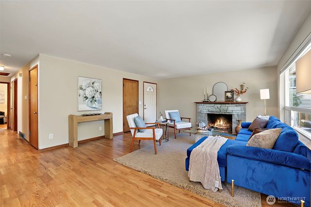 5925 48th Avenue S, Seattle, WA 98118