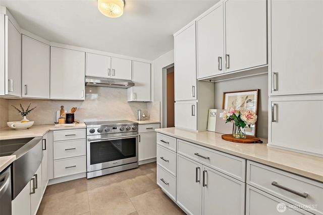 5925 48th Avenue S, Seattle, WA 98118