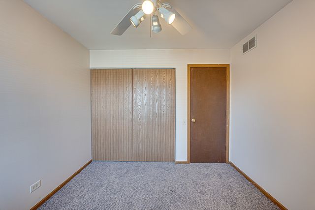 196 Park Ridge Lane, Aurora, IL 60504