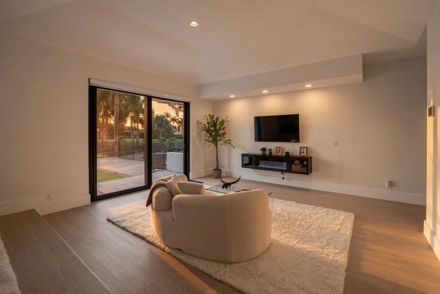 21312 Greenwood Court, Boca Raton, FL 33433