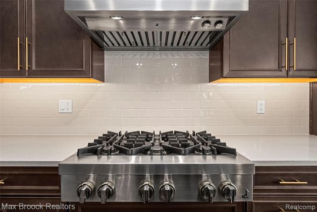 5636 Suffolk Court, West Bloomfield, MI 48322
