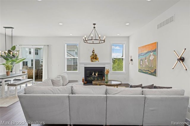 5636 Suffolk Court, West Bloomfield, MI 48322