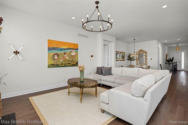 5636 Suffolk Court, West Bloomfield, MI 48322
