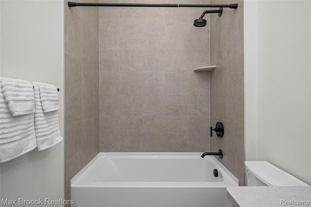 5636 Suffolk Court, West Bloomfield, MI 48322