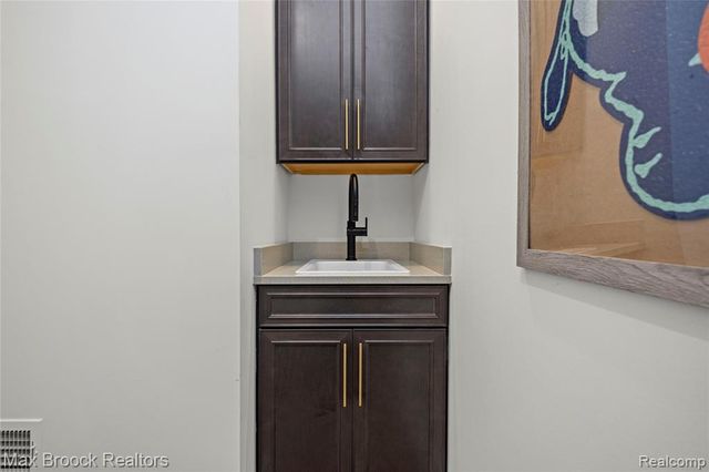5636 Suffolk Court, West Bloomfield, MI 48322