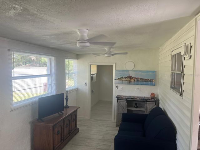 20456 SE 140TH STREET, Umatilla, FL 32784